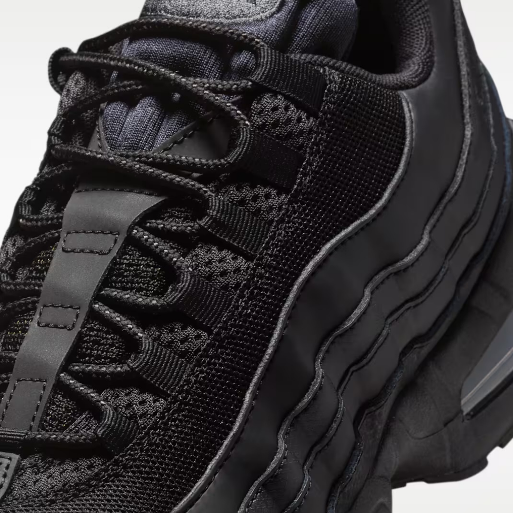 M95 "Triple Black"