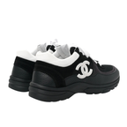 Runner Black White